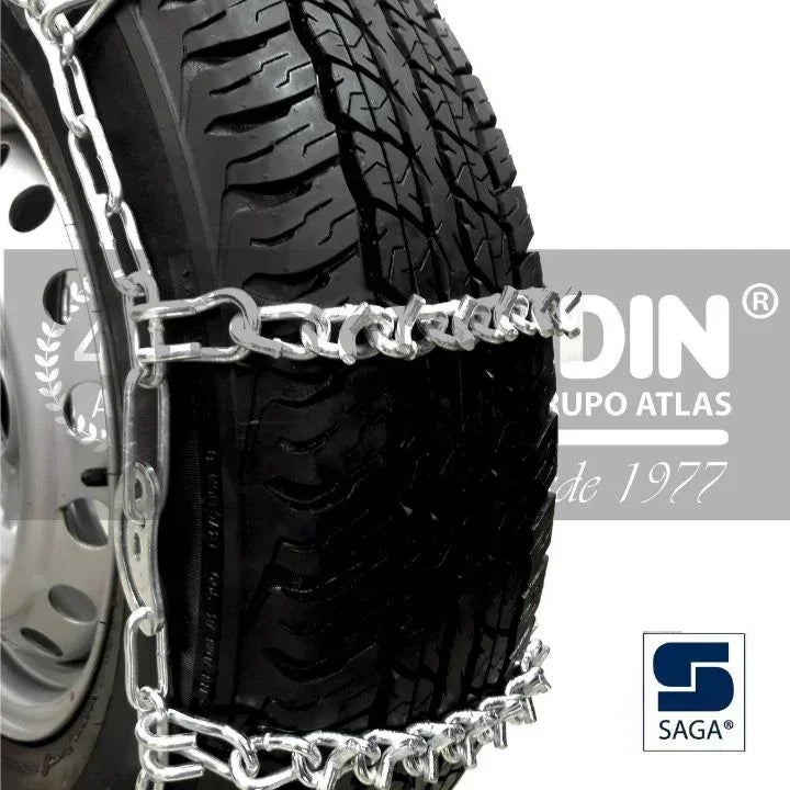 Cadenas para nieve con rompehielos autos y camionetas mineras.